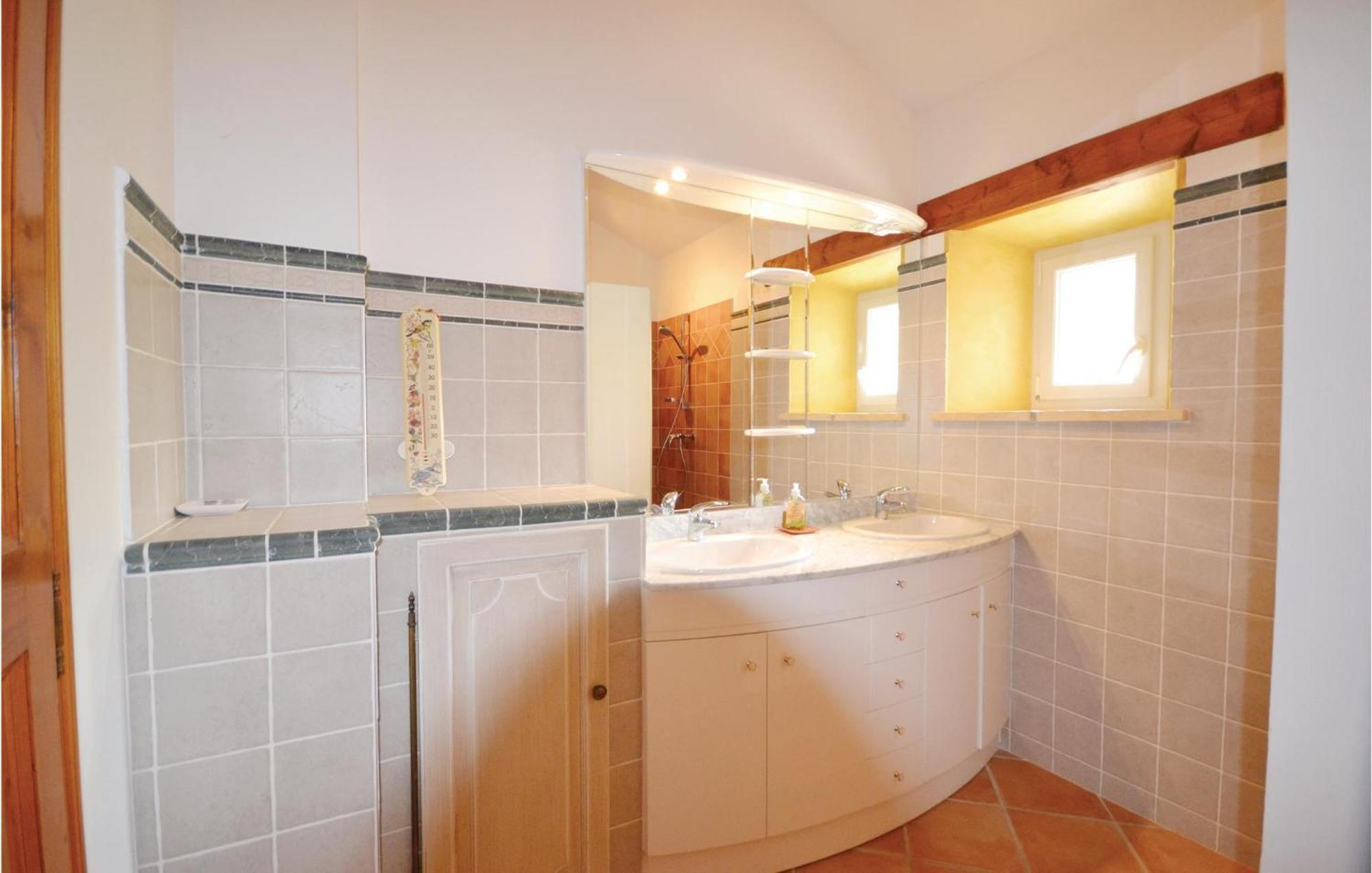 Awesome Home In Bollene With Wifi Esterno foto