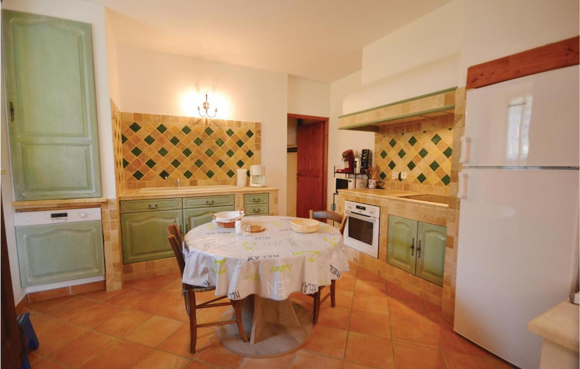 Awesome Home In Bollene With Wifi Esterno foto