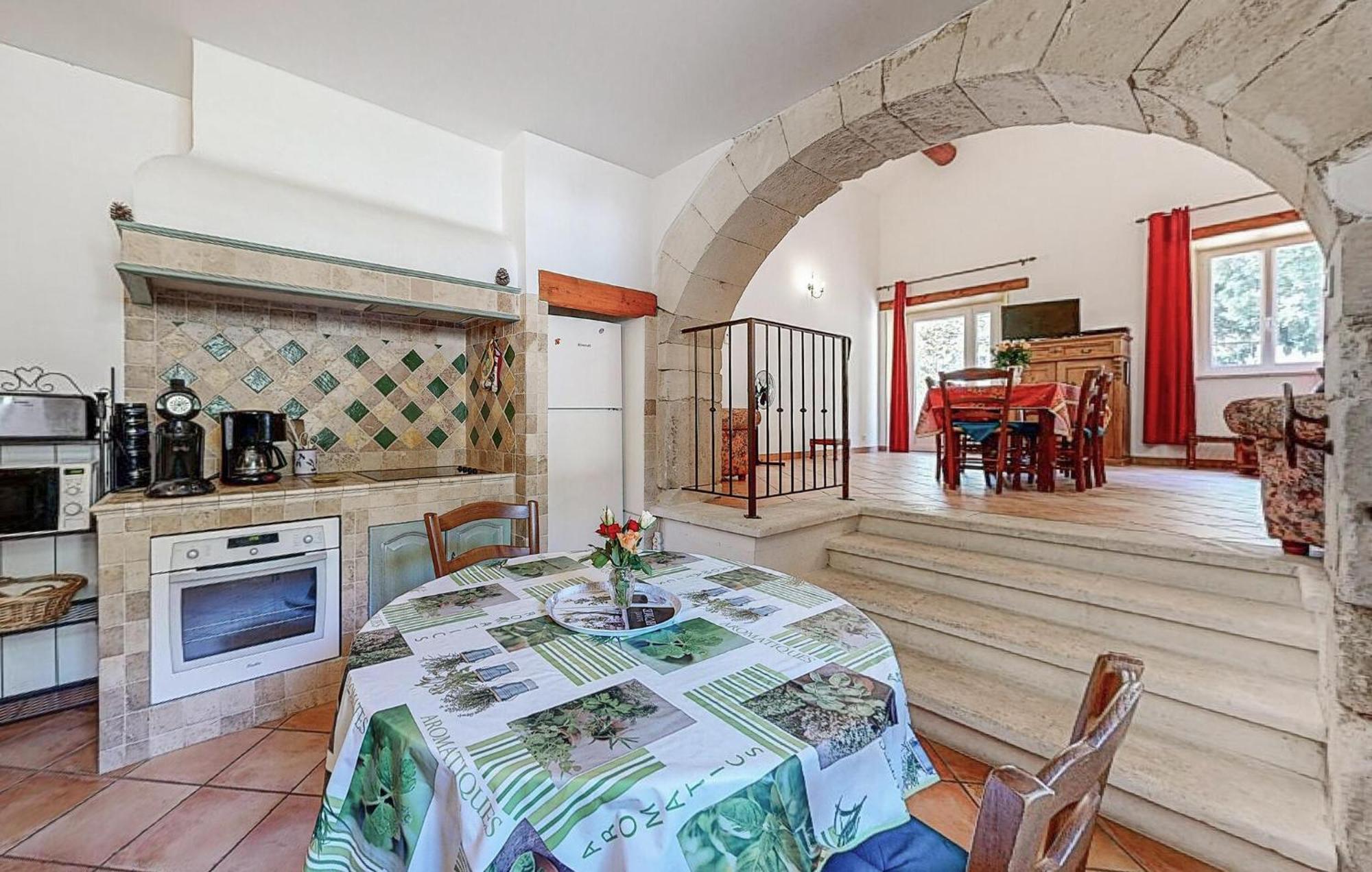 Awesome Home In Bollene With Wifi Esterno foto